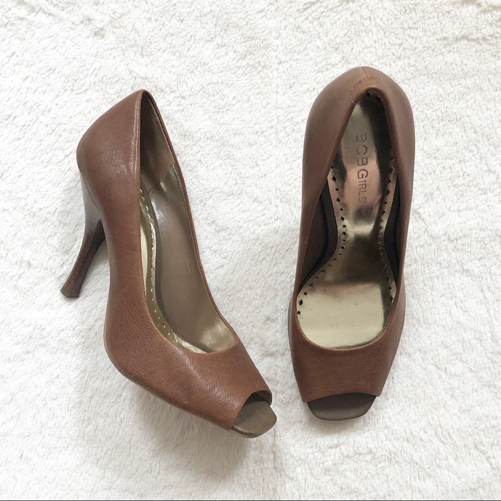 4/$20 🌴 BCBGirls | Brown Leather Peep-Toe Pumps